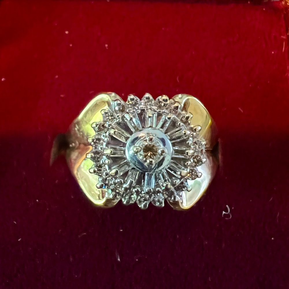 Vintage/Antique 10K Yellow Gold and Diamond Ring